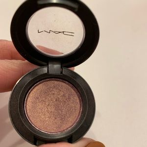 MAC Velvet Eyeshadow in Trax
